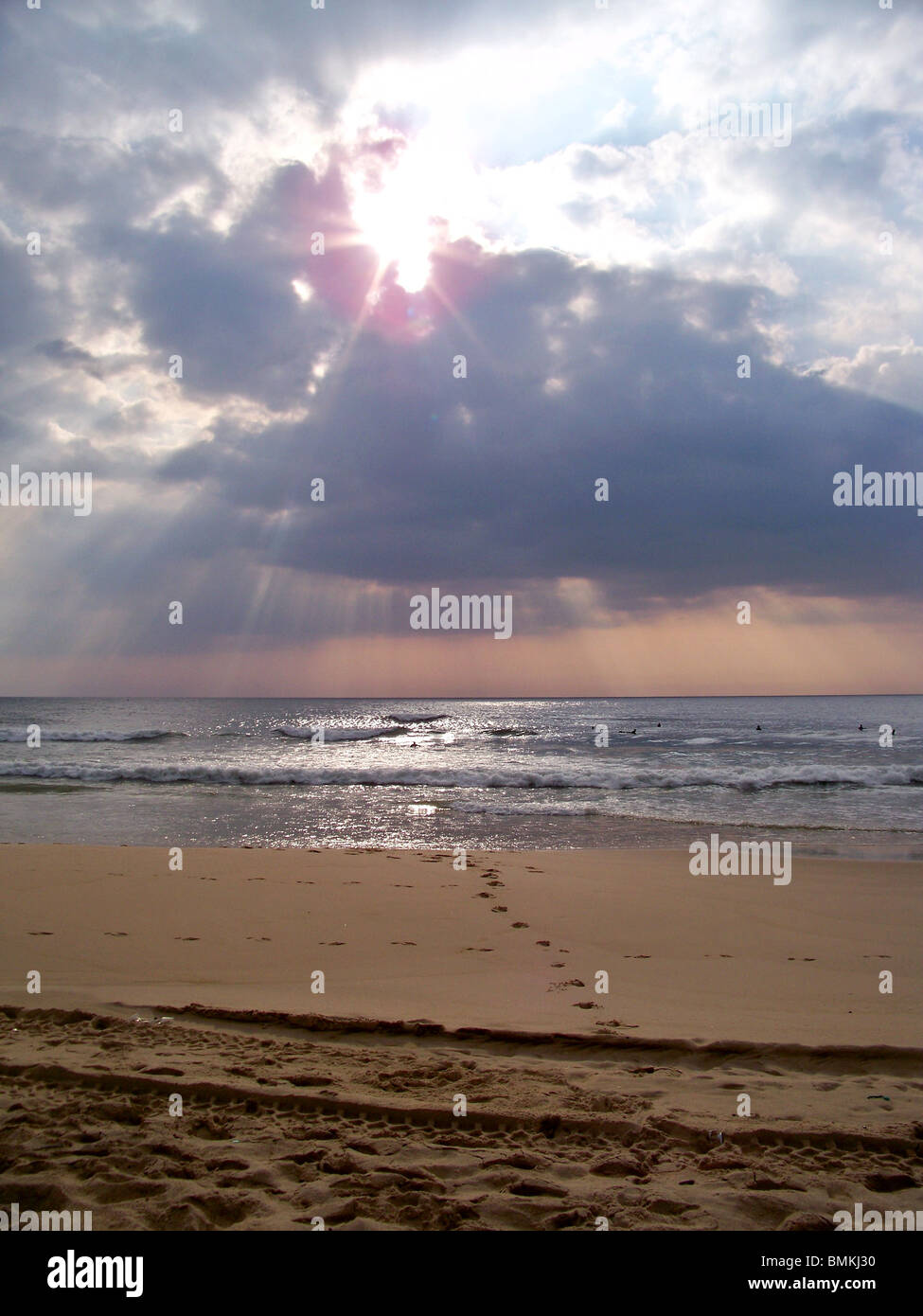 Un coucher de soleil sur la plage Banque D'Images