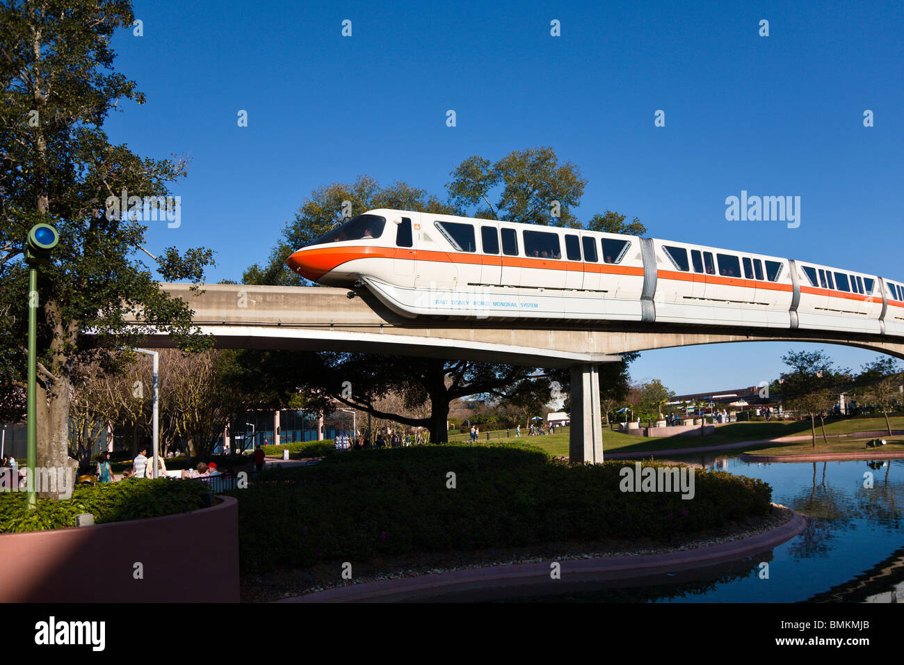 Kissimmee, FL - Jan 2009 - passe au-dessus de lui à monorail Walt Disney's Epcot Center à Orlando Kissimmee Florida Banque D'Images