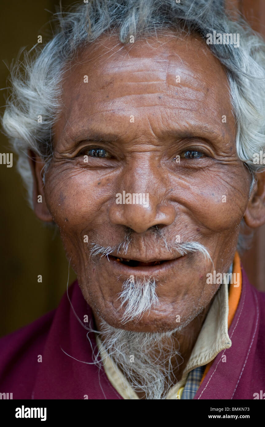 Ancien moine bouddhiste. Chimi Lhakhang. Le Bhoutan. L'Asie. Banque D'Images