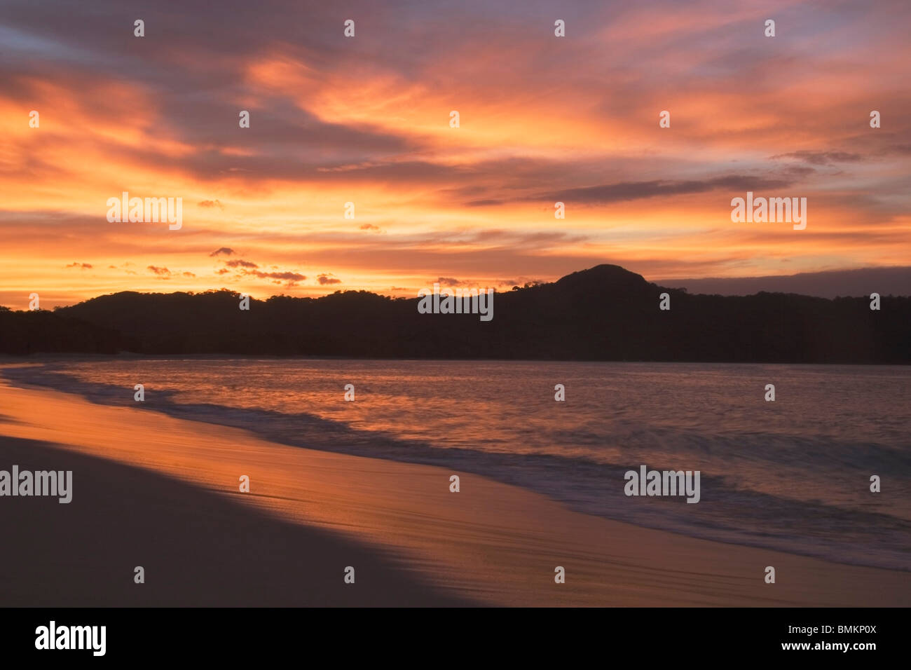 Plage au coucher du soleil, la République du Costa Rica Banque D'Images