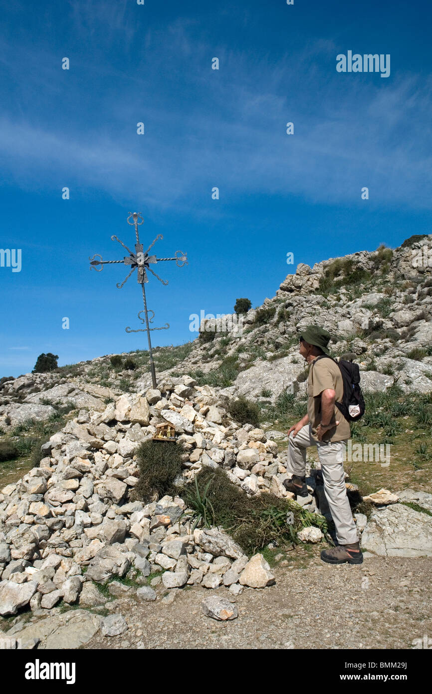 Le calvaire de l'ofre passer dans la montagne de Tramuntana, à Majorque (Espagne). Le calvaire de l'ofre dans la Serra de Tramuntana. Banque D'Images