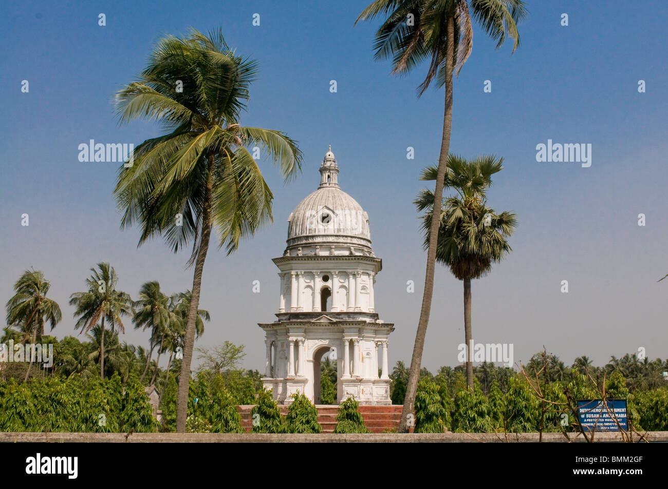 Vieille pourriture durch temple près de Calcutta. L'Inde. Banque D'Images