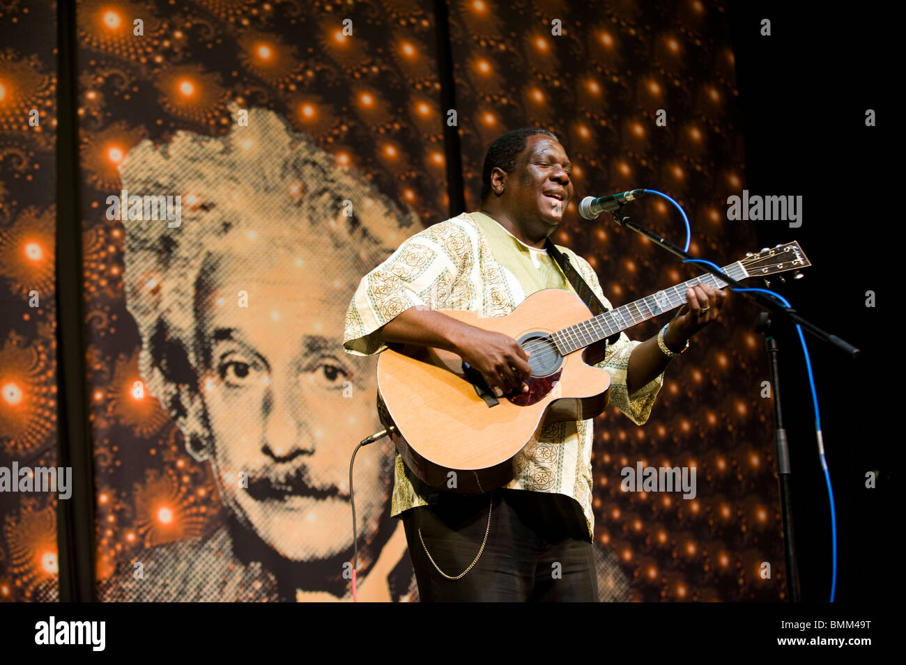 Vusi Mahlasela, musicien à conférence TED a joué avec Paul Simon. Banque D'Images
