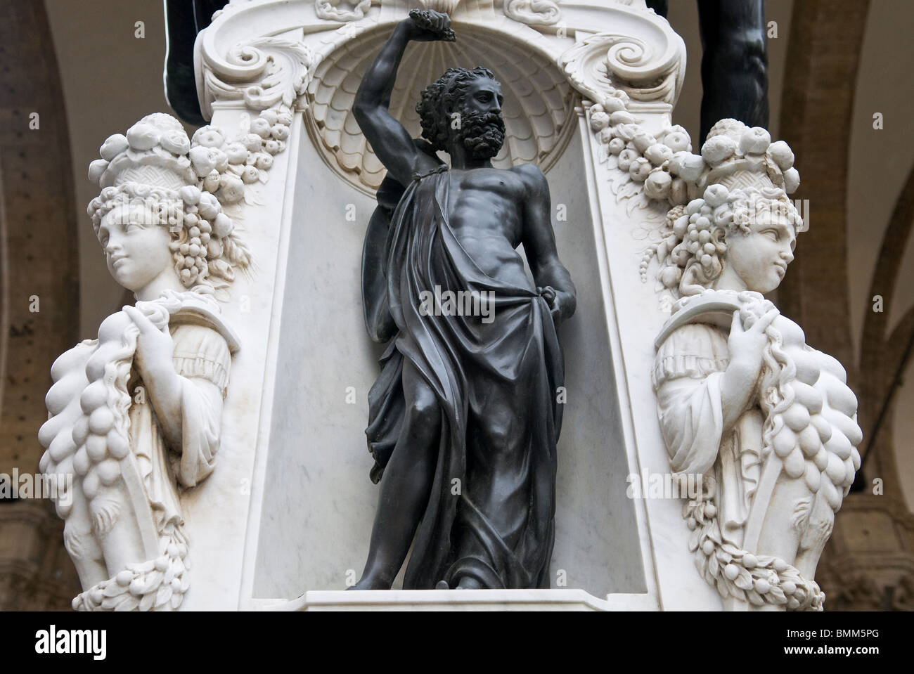 Jupiter, piédestal de la statue de Persée, Loggia dei Lanzi ou loggia dell'Orcagna, Florence (Firenze), UNESCO World Heritage Site, Banque D'Images Jupiter, piédestal de la statue de Persée, Loggia dei Lanzi ou loggia dell'Orcagna, Florence (Firenze), UNESCO World Heritage Site, Banque D'Images