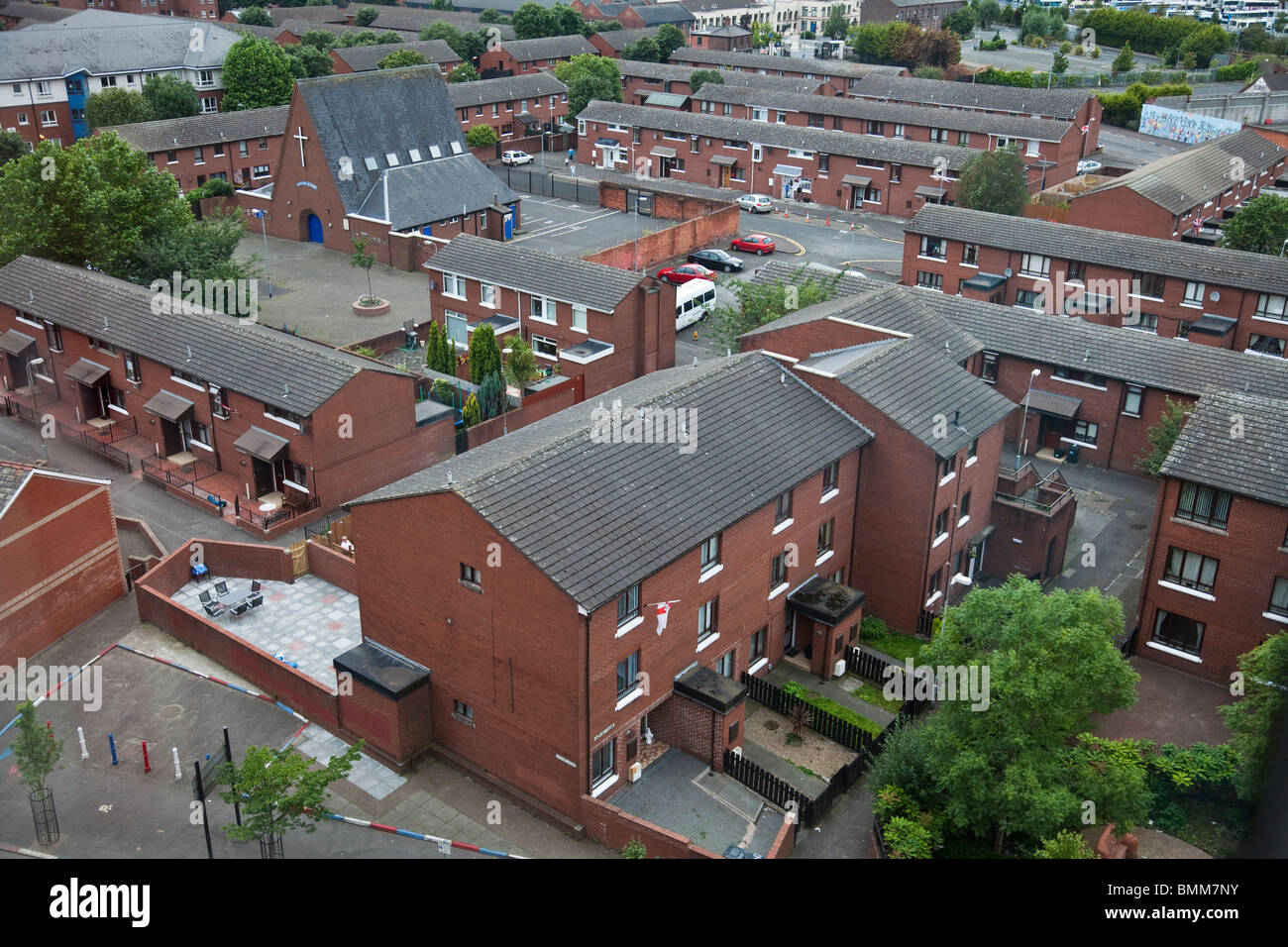 Vue aérienne de la nouvelle ligne de sable dans le sud de Belfast. Ce domaine a été traditionnellement une Loyallist farouchement fidèles protestants et zone de la classe ouvrière. Banque D'Images