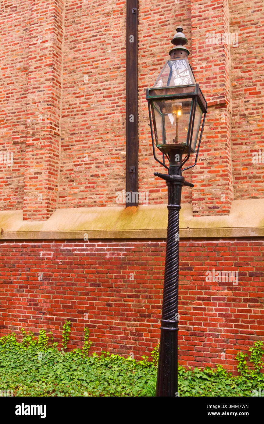 Mur de briques et d'un voyant à l'ancienne église du Nord sur le Freedom Trail, Boston, Massachusetts Banque D'Images