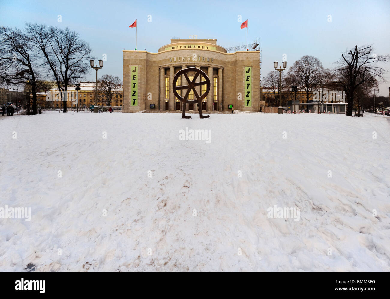 Théâtre Volksbuehne sur Rosa-Luxembourg-Platz, Berlin, Germany, Europe Banque D'Images