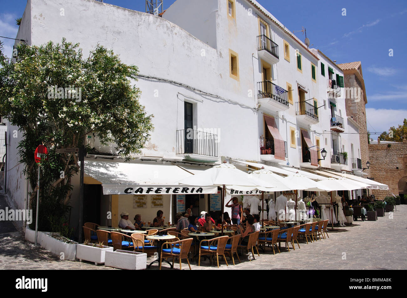 Bar Es Forn restaurant en plein air, Plaça de la Vila, Dalt Vila, Eivissa, Ibiza, Baléares, Espagne Banque D'Images