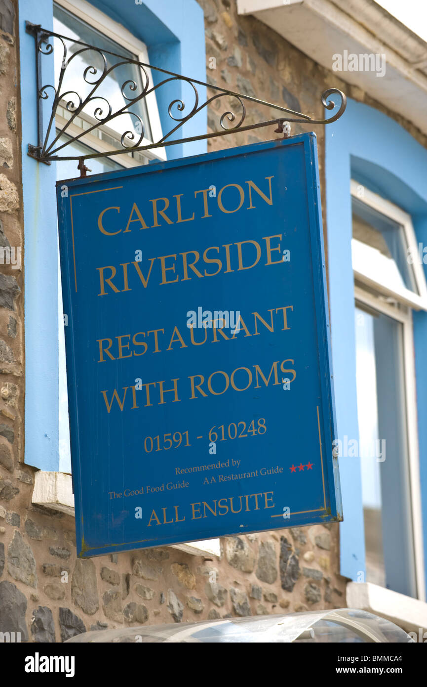 Extérieur de la Carlton Restaurant Riverside à Llanwrtyd Wells Powys Pays de Galles UK Banque D'Images
