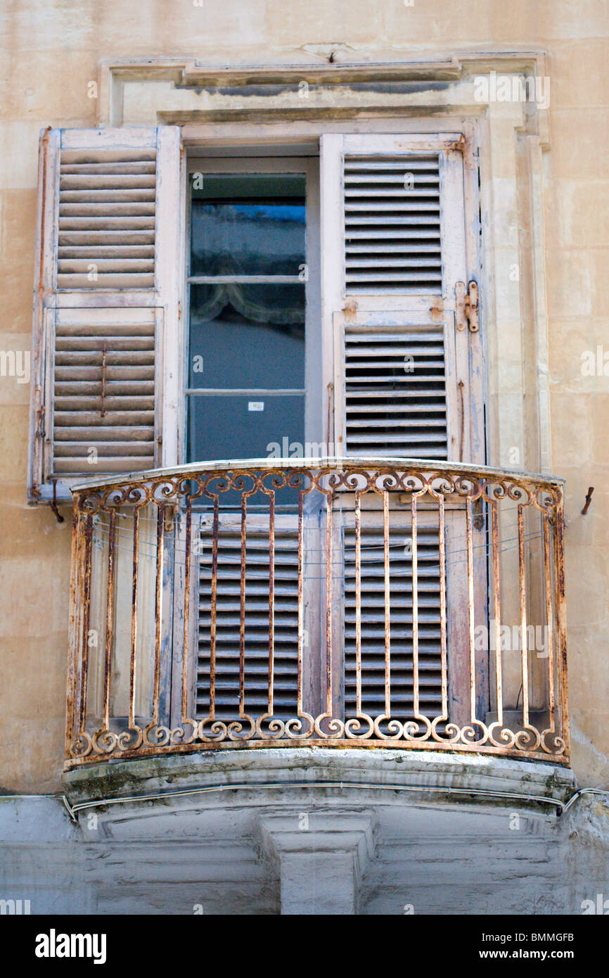 Une fenêtre à volets à Malte Banque D'Images