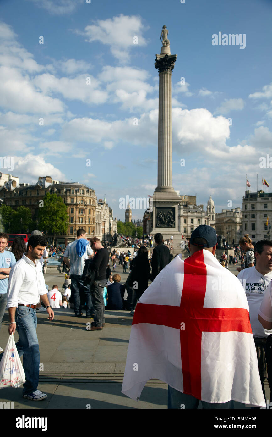 Angleterre fan St Georges cross Trafalgar Square de la coupe du monde 2010 Banque D'Images