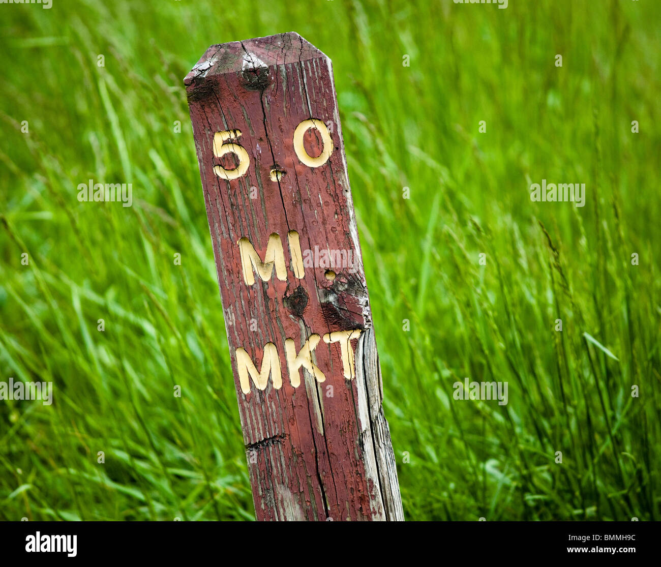 Un poteau sur le MKT Trail à Columbia, Missouri. Le MKT se connecte à la Katy Trail, qui s'étend de Saint Louis à Clinton. Banque D'Images