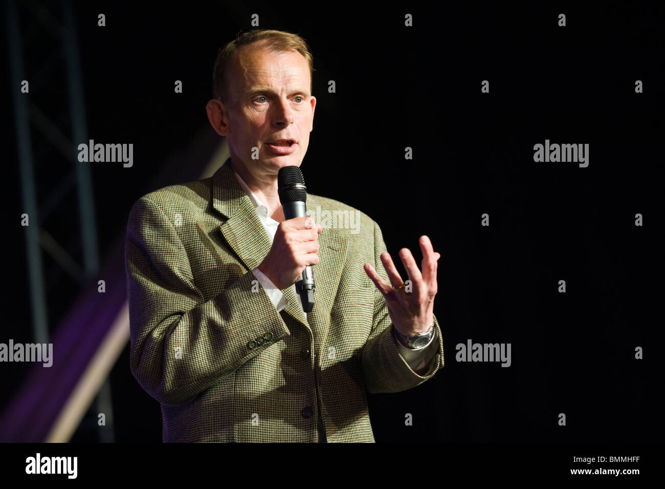 Andrew Marr BBC journaliste politique illustré parlant sur scène à Hay Festival 2010 Hay-on-Wye Powys Pays de Galles UK Banque D'Images