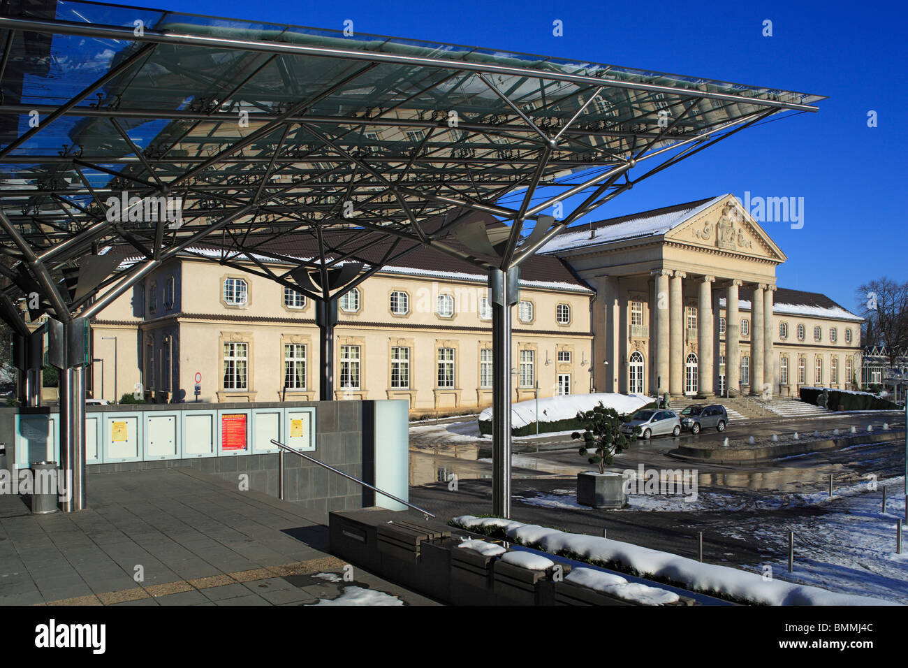 Des Kulturzentrums Vordach und Spielkasino l'Eurogress, winterlich verschneit, Aix-la-Chapelle, Rheinland, Nordrhein-Westfalen Banque D'Images