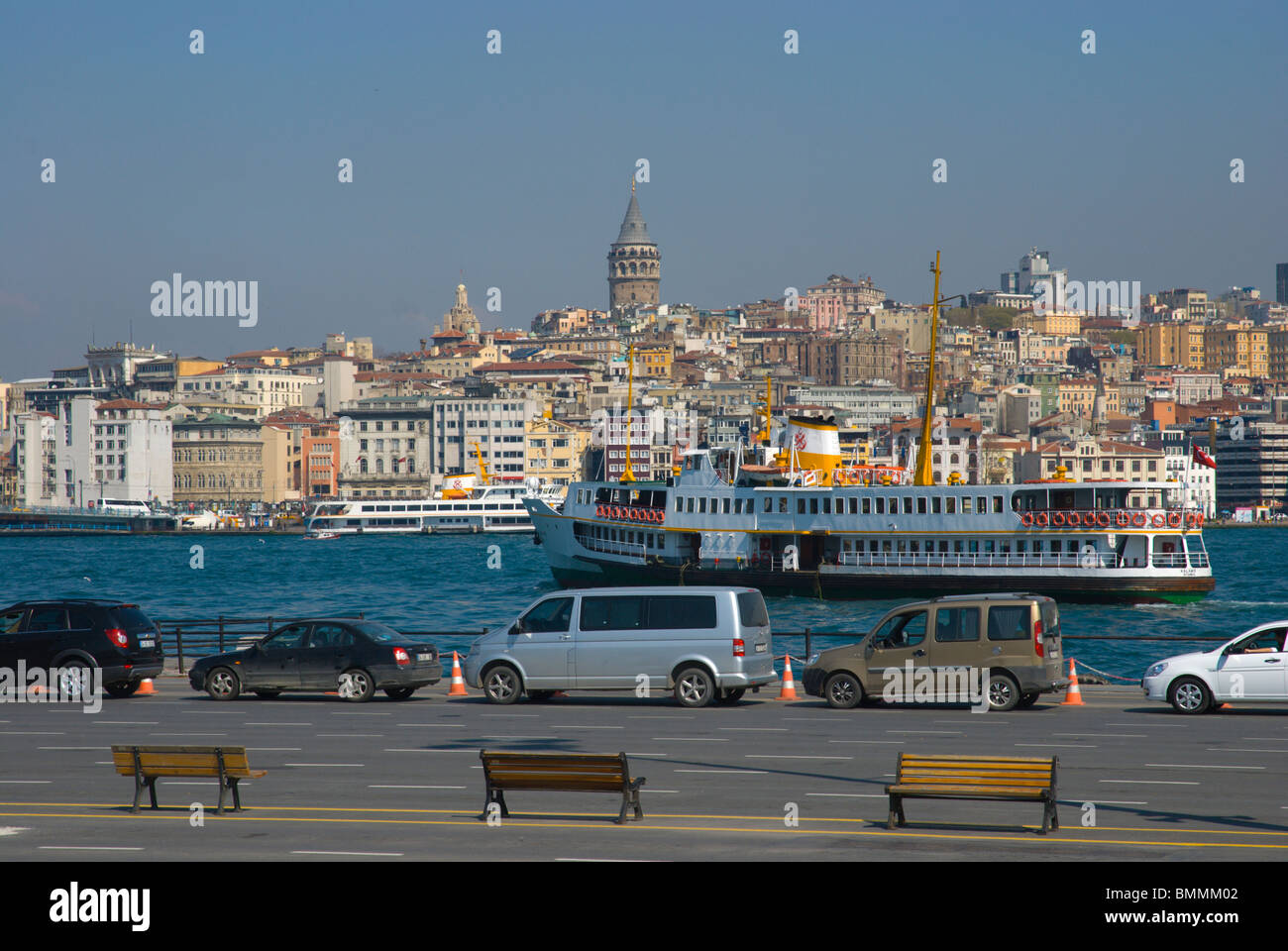 Les voitures d'attente afin de ferry Eminönü Sultanahmet Istanbul Turquie Europe Banque D'Images