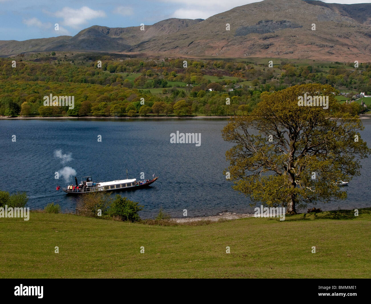 Gondole à vapeur sur l'eau, en Angleterre. Coniston Banque D'Images