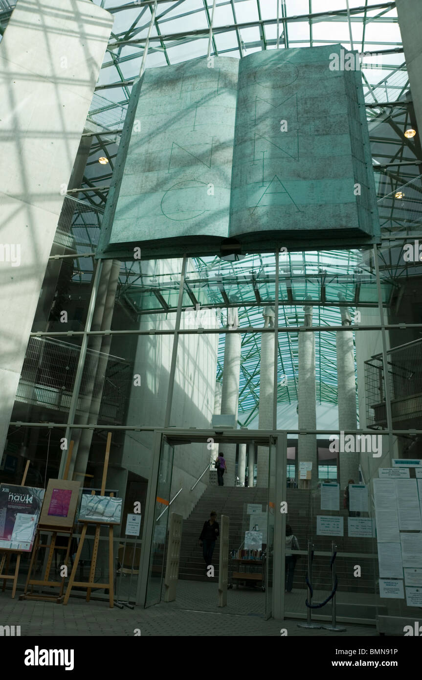 Entrée principale de l'intérieur avec le gros livre, Bibliothèque de l'Université de Varsovie, Pologne, Polonais, l'UE Banque D'Images