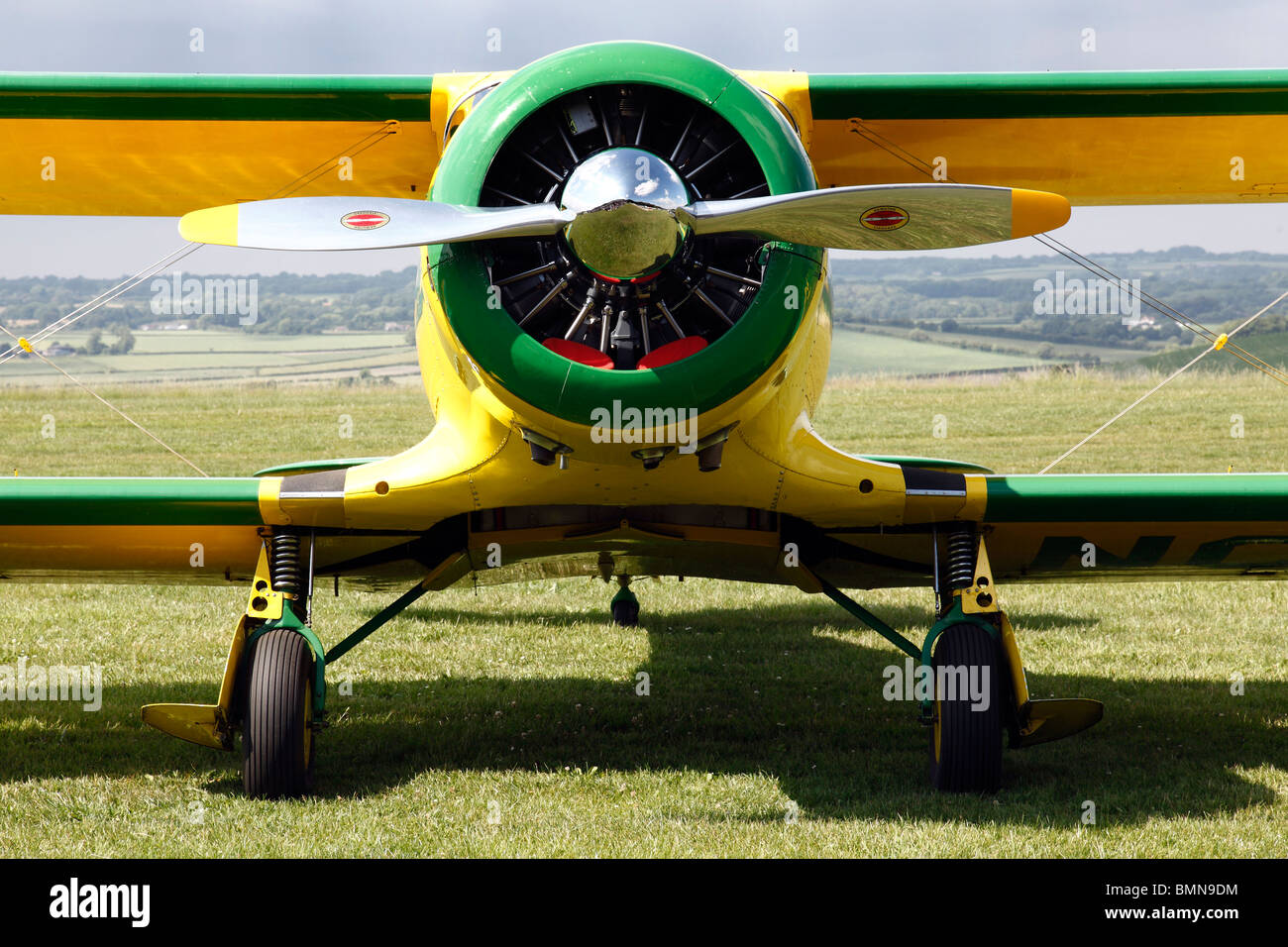 Un hêtre historique biplan Vickers Vimy à Compton Abbas aérodrome en Angleterre Banque D'Images