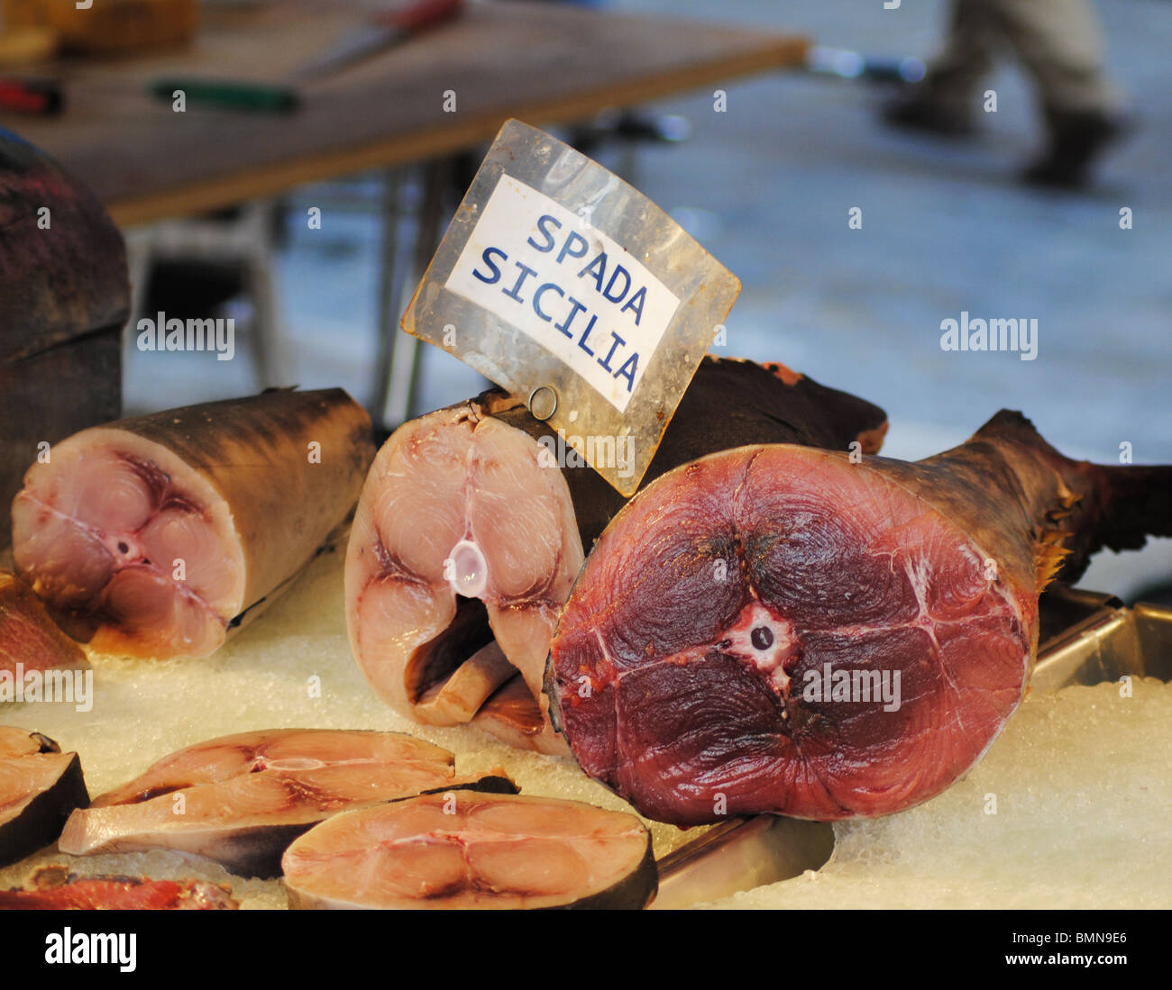 L'espadon sicilienne dans un marché à Venise, Italie Banque D'Images