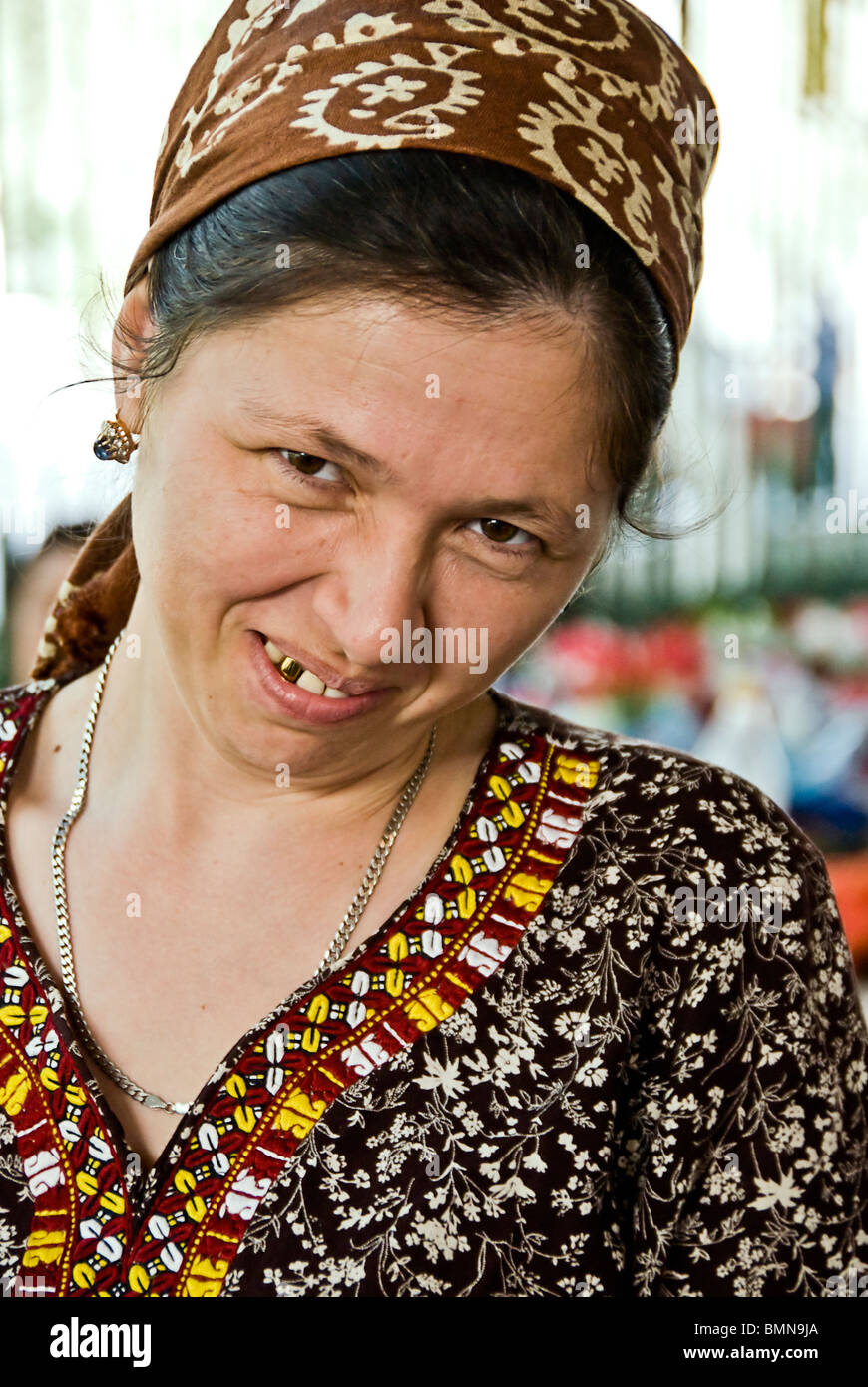 Portrait d'une femme, Ashgabatl, le Turkménistan. Banque D'Images
