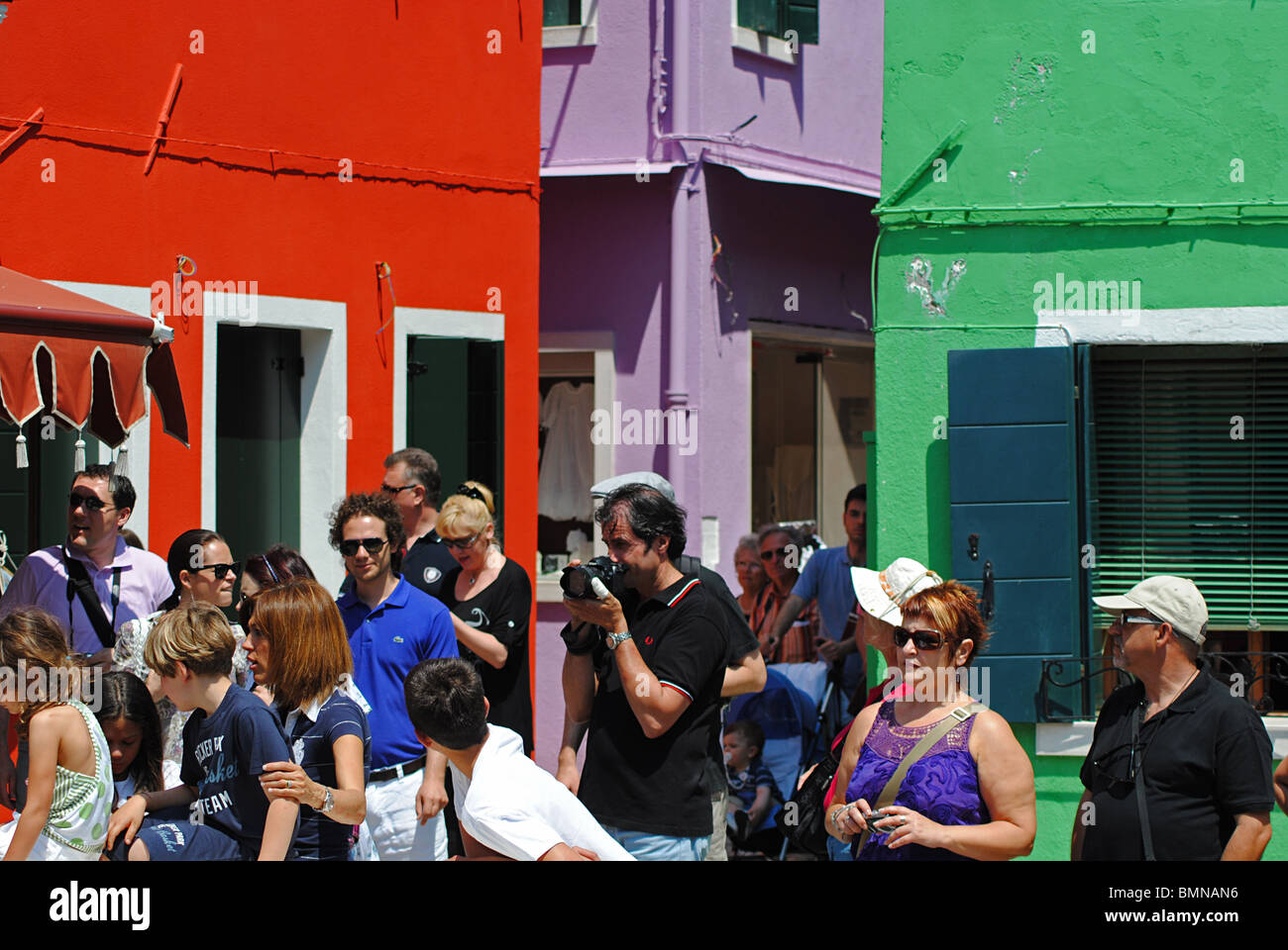 Les touristes sur l'île de Burano, Italie Banque D'Images