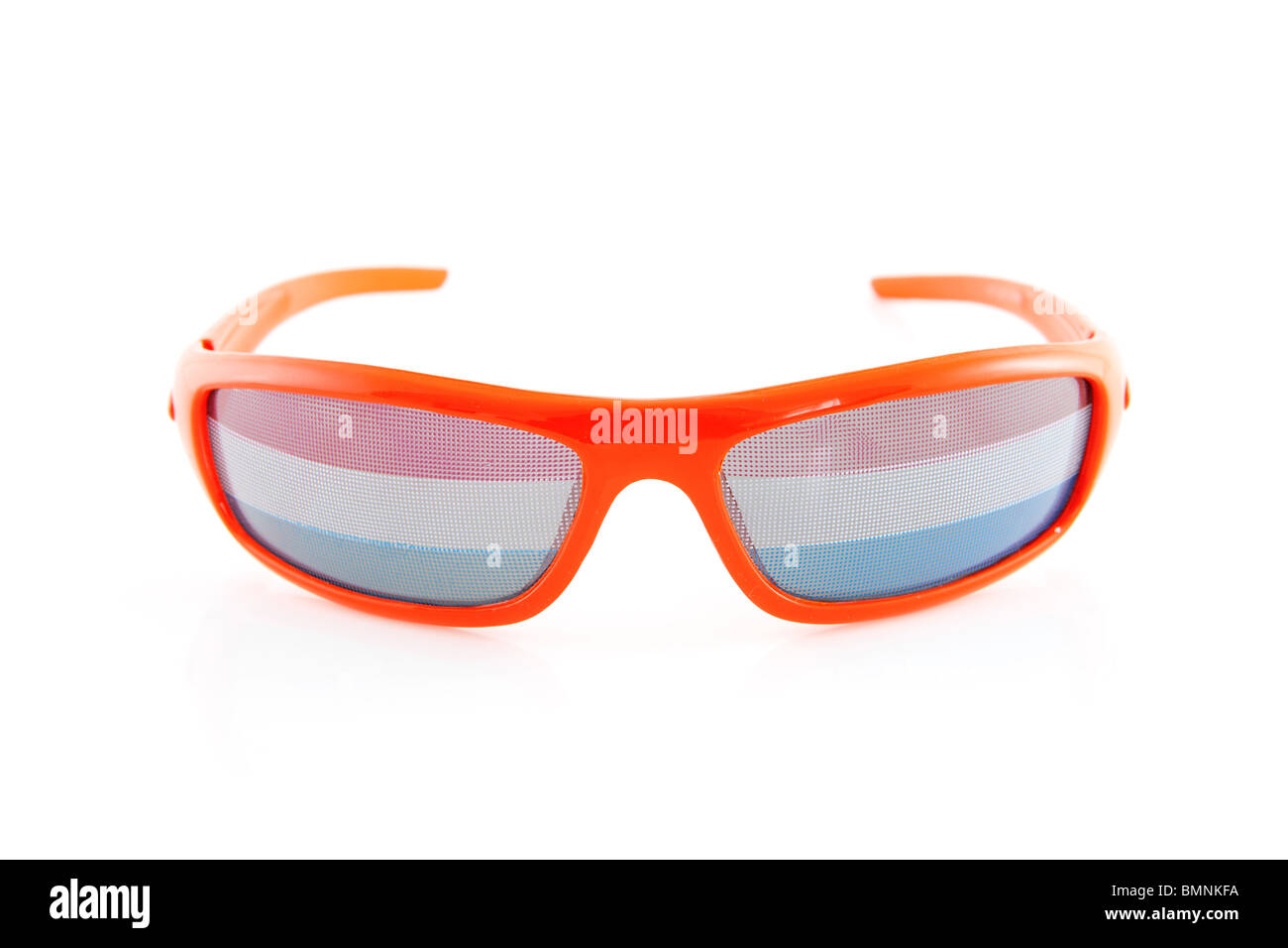 Lunettes de soccer avec pavillon néerlandais isolé sur fond blanc Banque D'Images