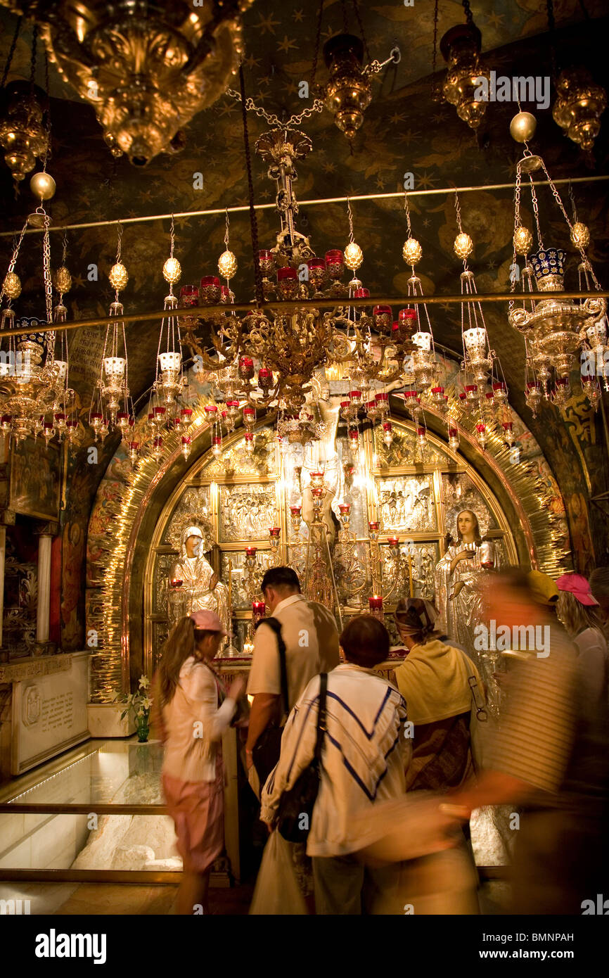 Golgotha autel de Saint Sépulcre, Jérusalem et les pèlerins Banque D'Images