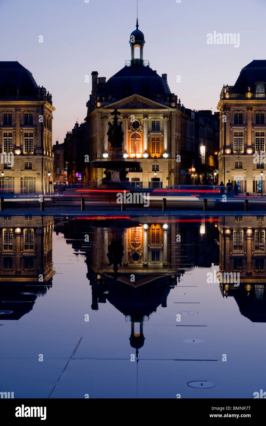 Bordeaux, Place De La Bourse de nuit Banque D'Images