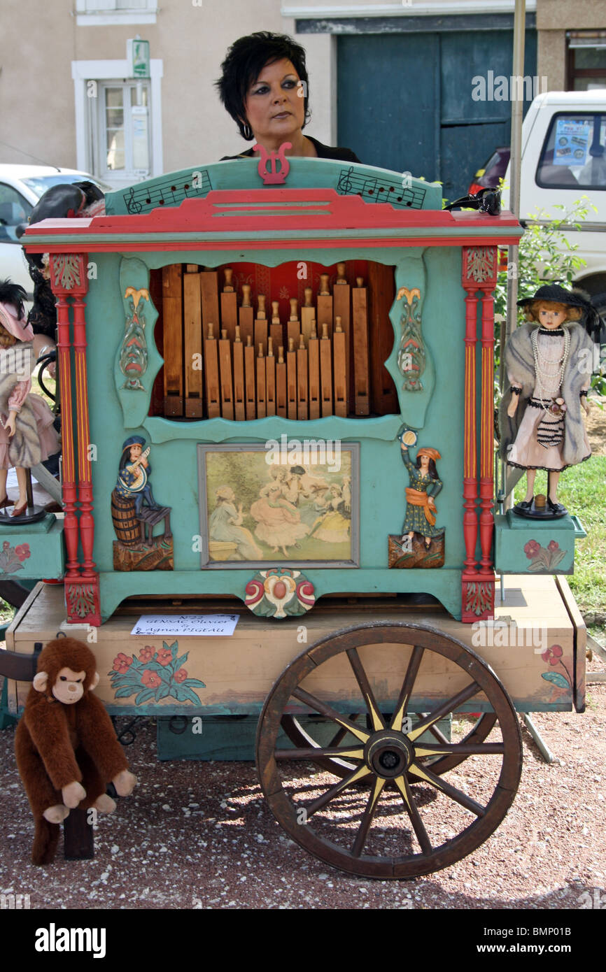 Orgue peint naïvement dans l'utilisation. Banque D'Images