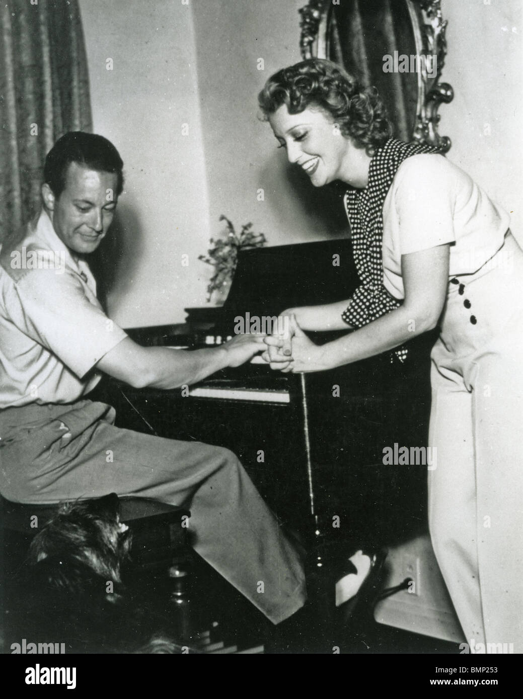 JEANETTE MACDONALD - actrice et nous mari Gene Raymond au sujet de 1945  Photo Stock - Alamy