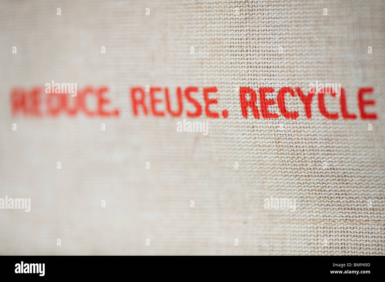 Recycler message imprimé sur le côté d'un sac de jute Banque D'Images