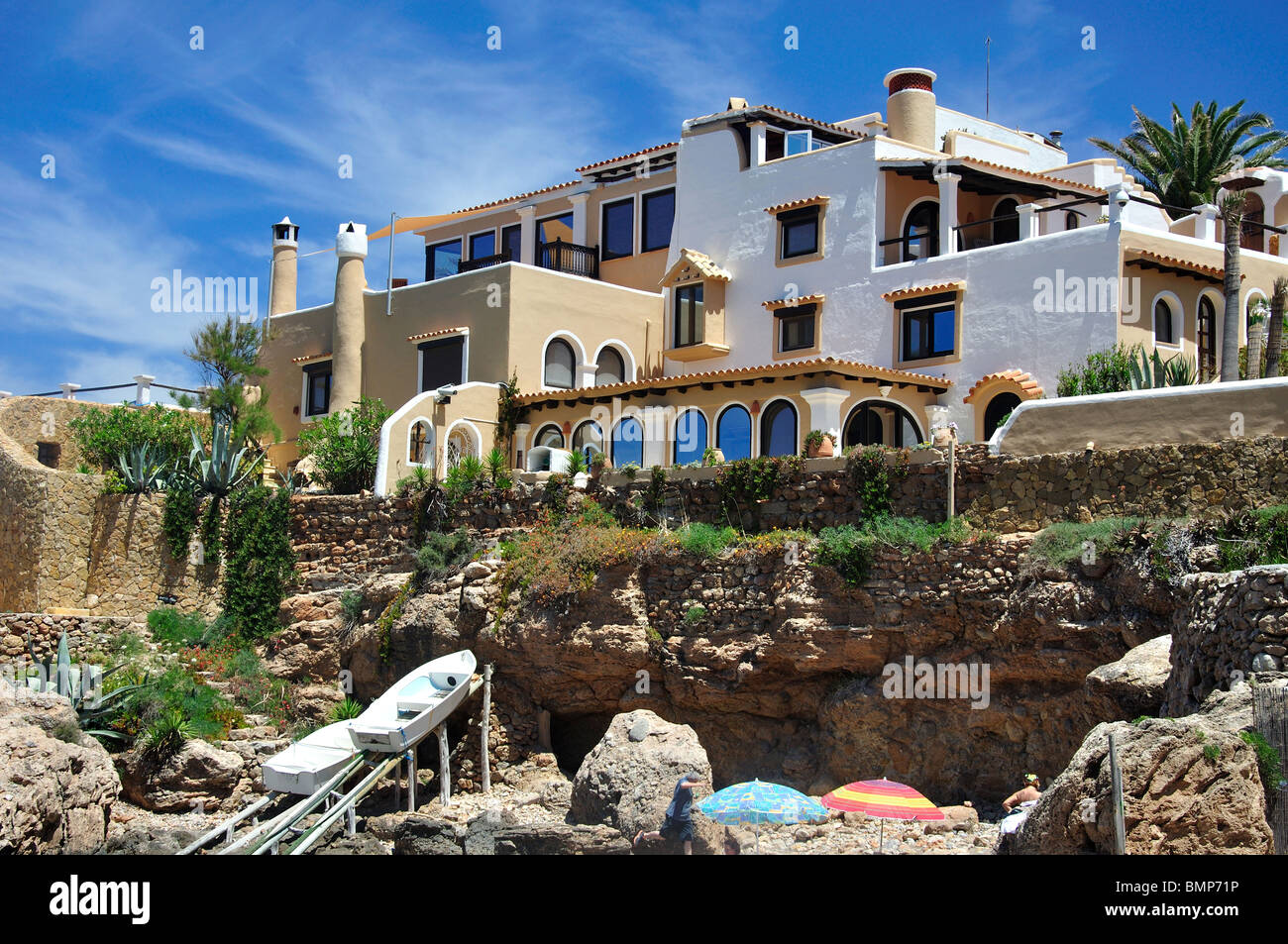 Grande villa sur plage, Cala Xarraca, Ibiza, Baléares, Espagne Banque D'Images