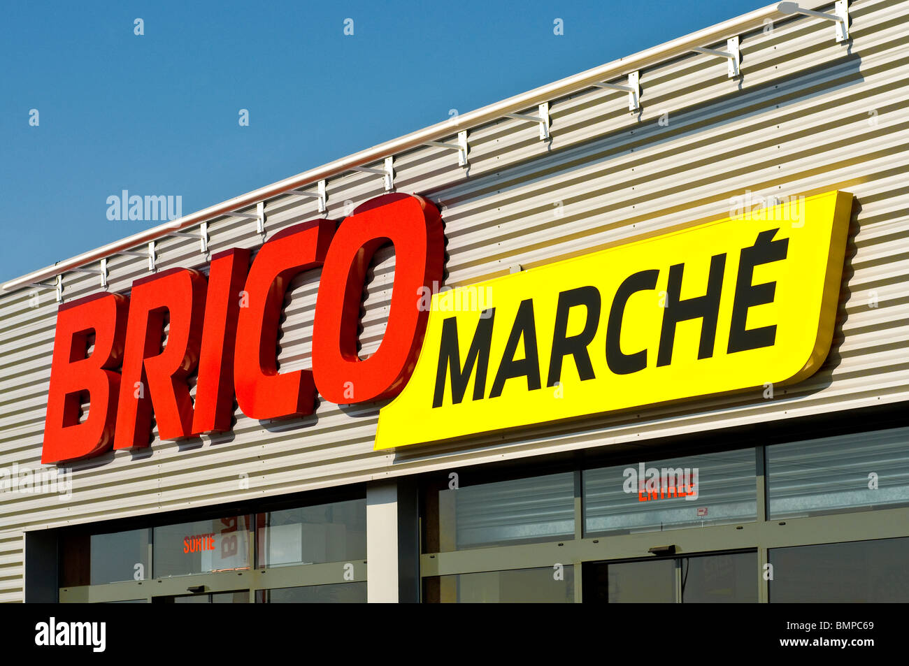 Bricomarch D I Y De L entr e Du Magasin Nom Publicit Signe France Bricomarch D I Y De L entr e Du Magasin Nom Publicit Signe France