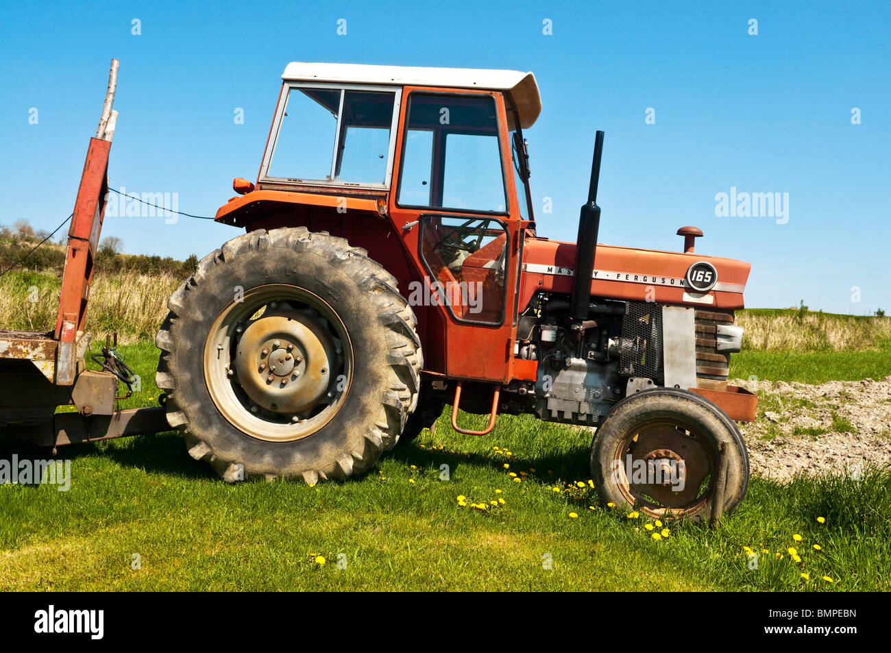 Massey Ferguson 165 vieux tracteur Mark III - sud-Touraine, France. Banque D'Images