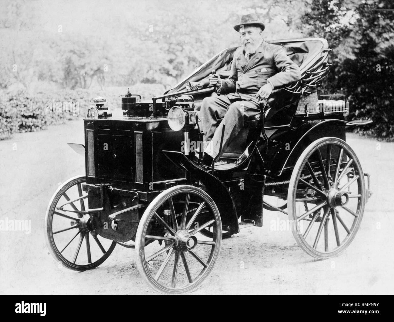 L'honorable Evelyn Ellis en 1895 Panhard Levassor Banque D'Images