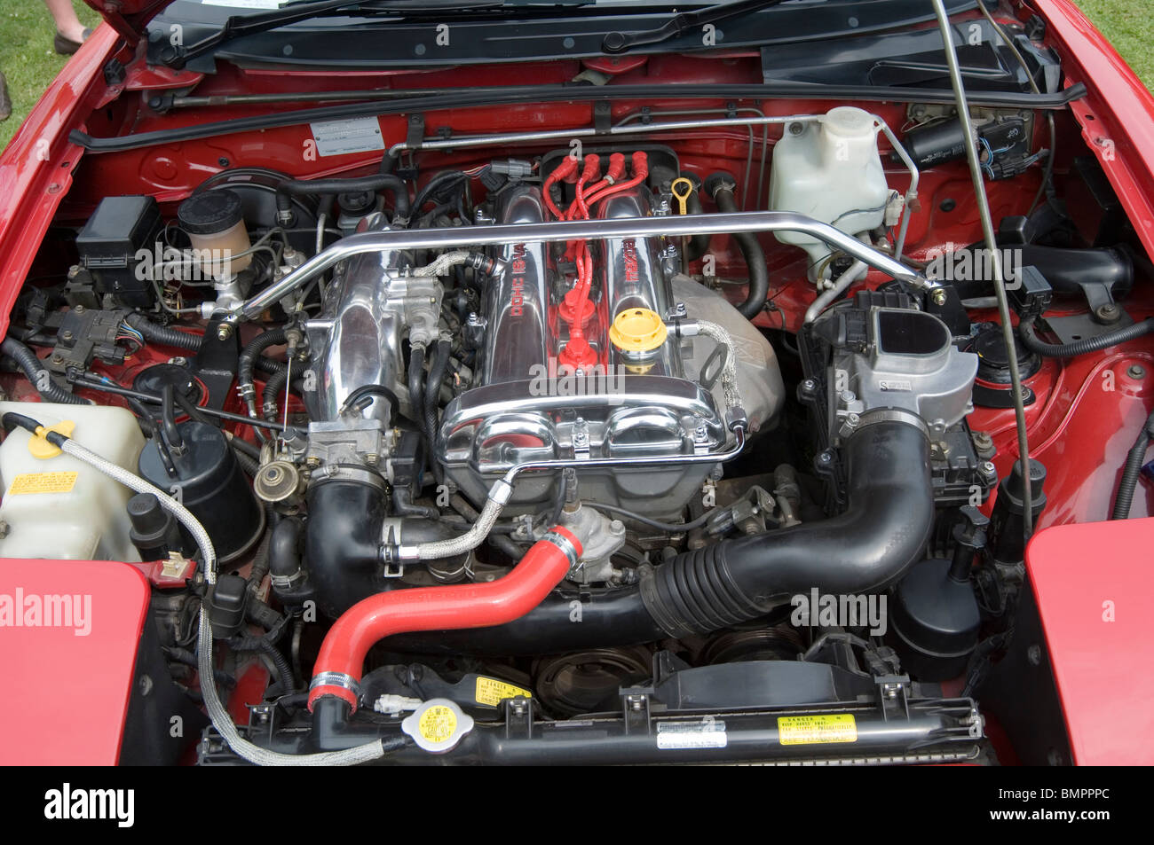 Masda mx5 baie moteur moteur twin cam renfort béquille Photo Stock Alamy