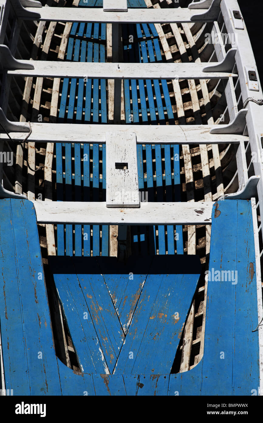 Vieux bateau en bois close-up à Larnaca (Chypre) Port, vue d'en haut. Banque D'Images