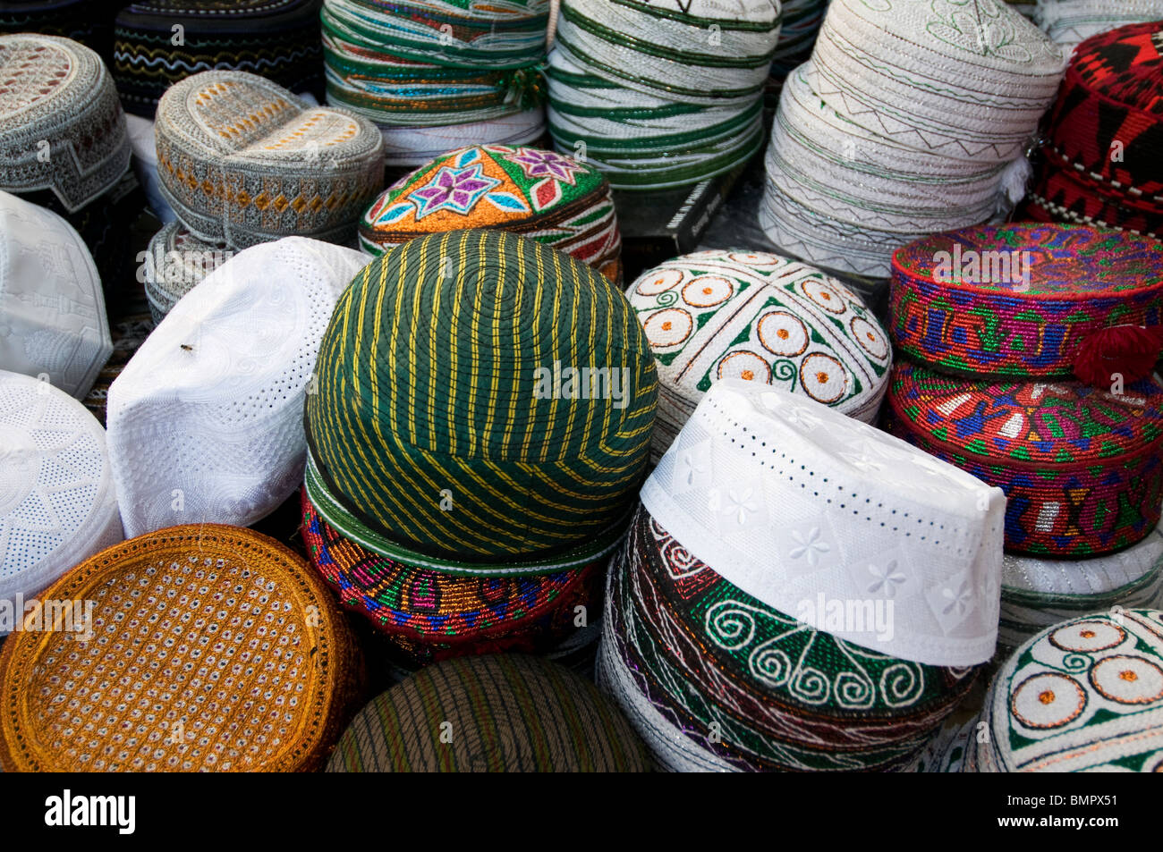 La province de Balkh en Afghanistan. Mazar - chapeaux traditionnels du  marché sur la vente Photo Stock - Alamy
