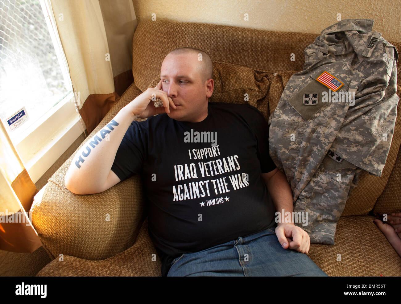 Vétéran de la guerre en Irak, Michael Kern, chef de Anciens combattants irakiens contre la guerre à la paix sous le capot 'house' à Killeen, Texas Banque D'Images Vétéran de la guerre en Irak, Michael Kern, chef de Anciens combattants irakiens contre la guerre à la paix sous le capot 'house' à Killeen, Texas Banque D'Images