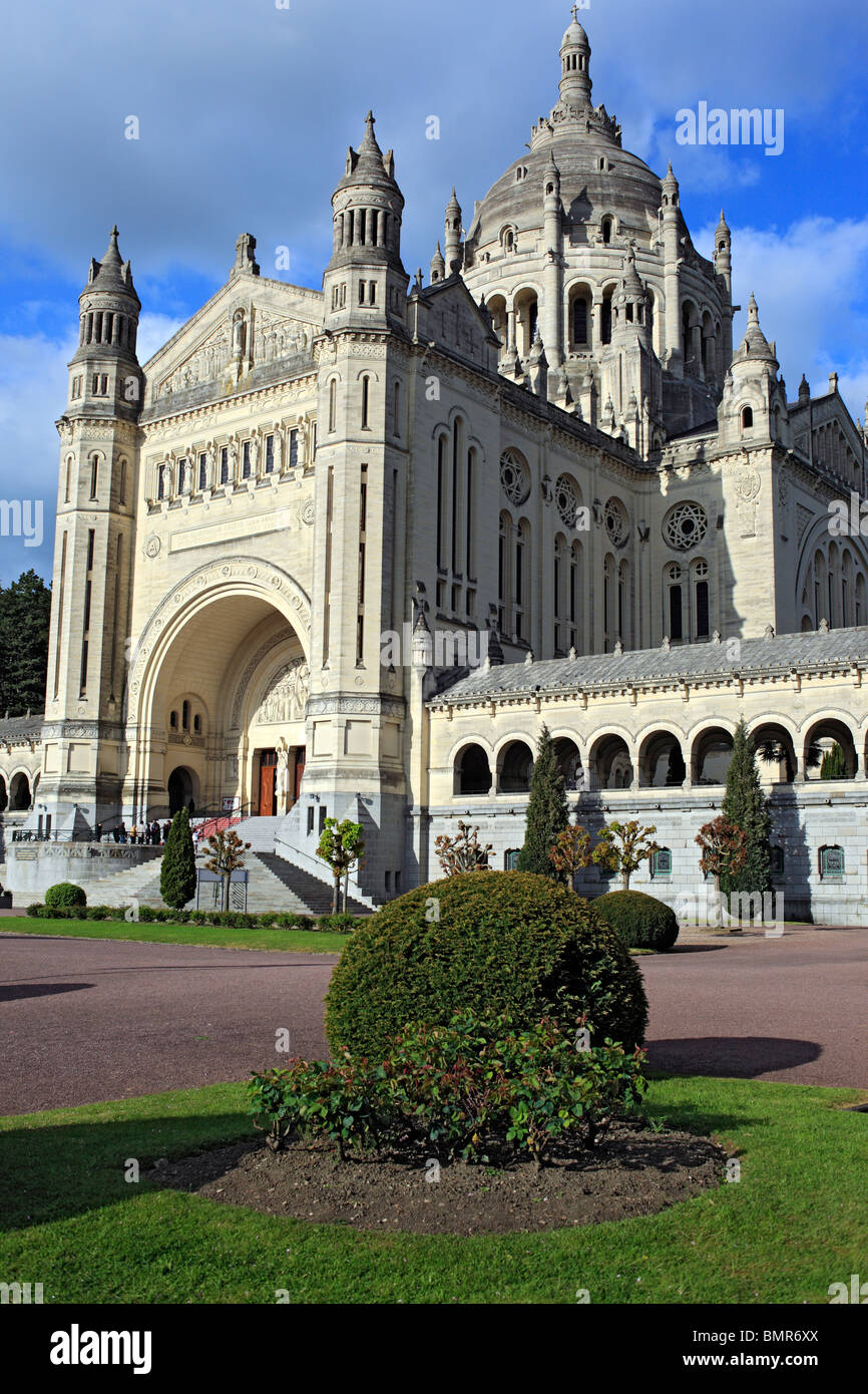 Basilique de Sainte Thérèse, Lisieux, Calvados, Basse-normandie, France Banque D'Images