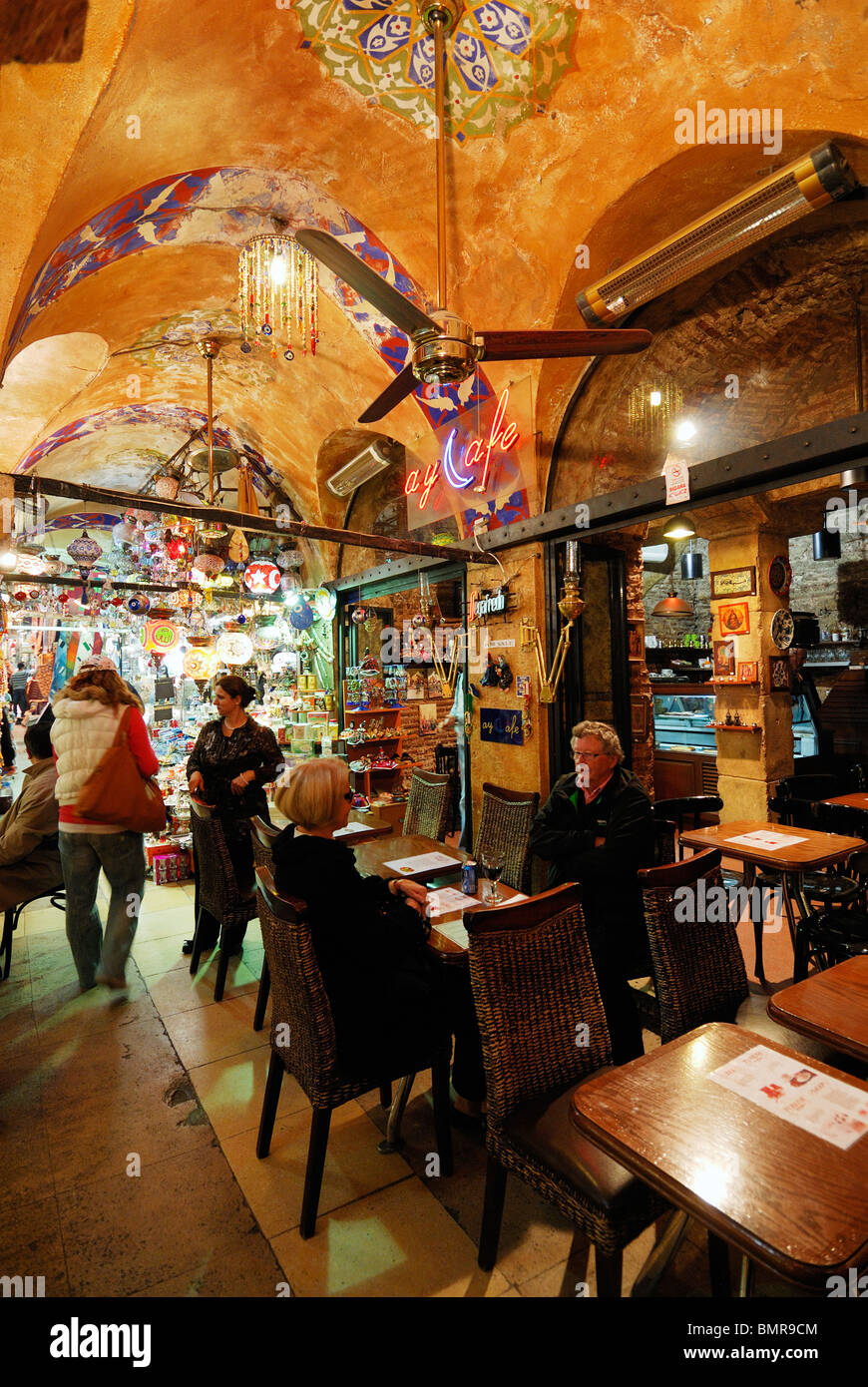 Istanbul. La Turquie. Ay Cafe, Takkeciler Caddesi, Grand Bazar. Banque D'Images