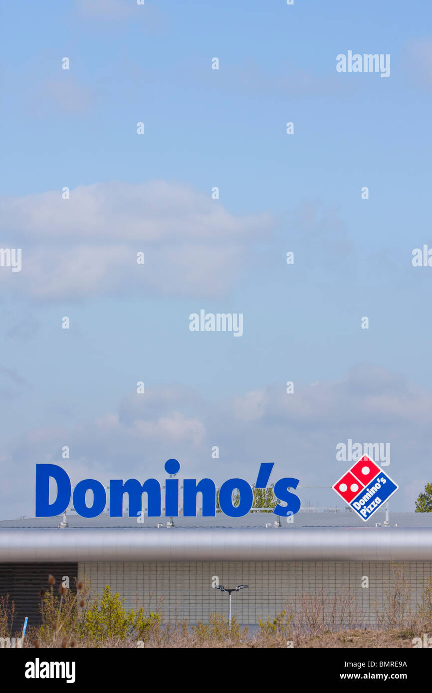Dominos Pizza signe sur warehouse Banque D'Images