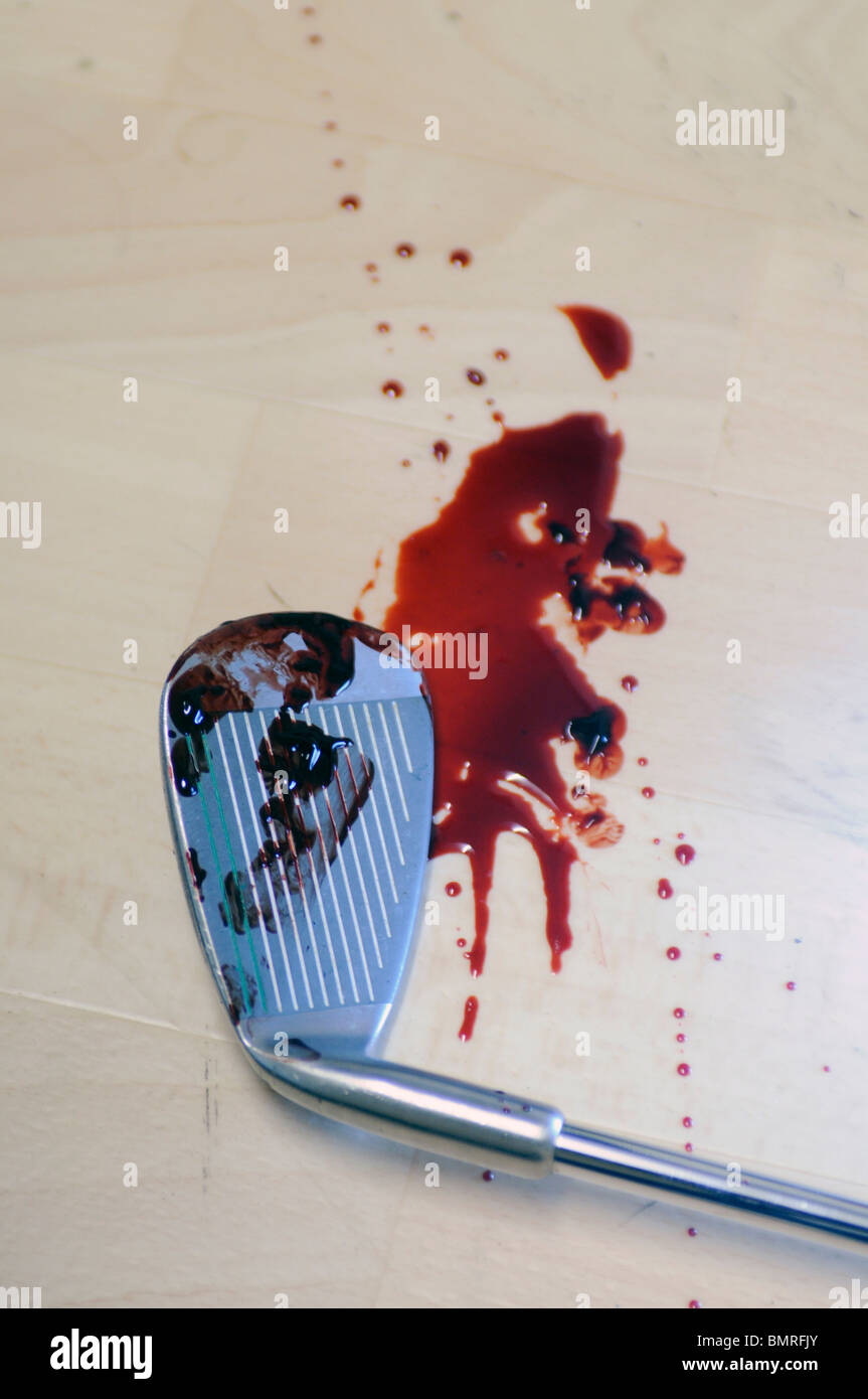 Un club de golf avec du sang et des cheveux sur elle, utilisée dans un crime violent Banque D'Images