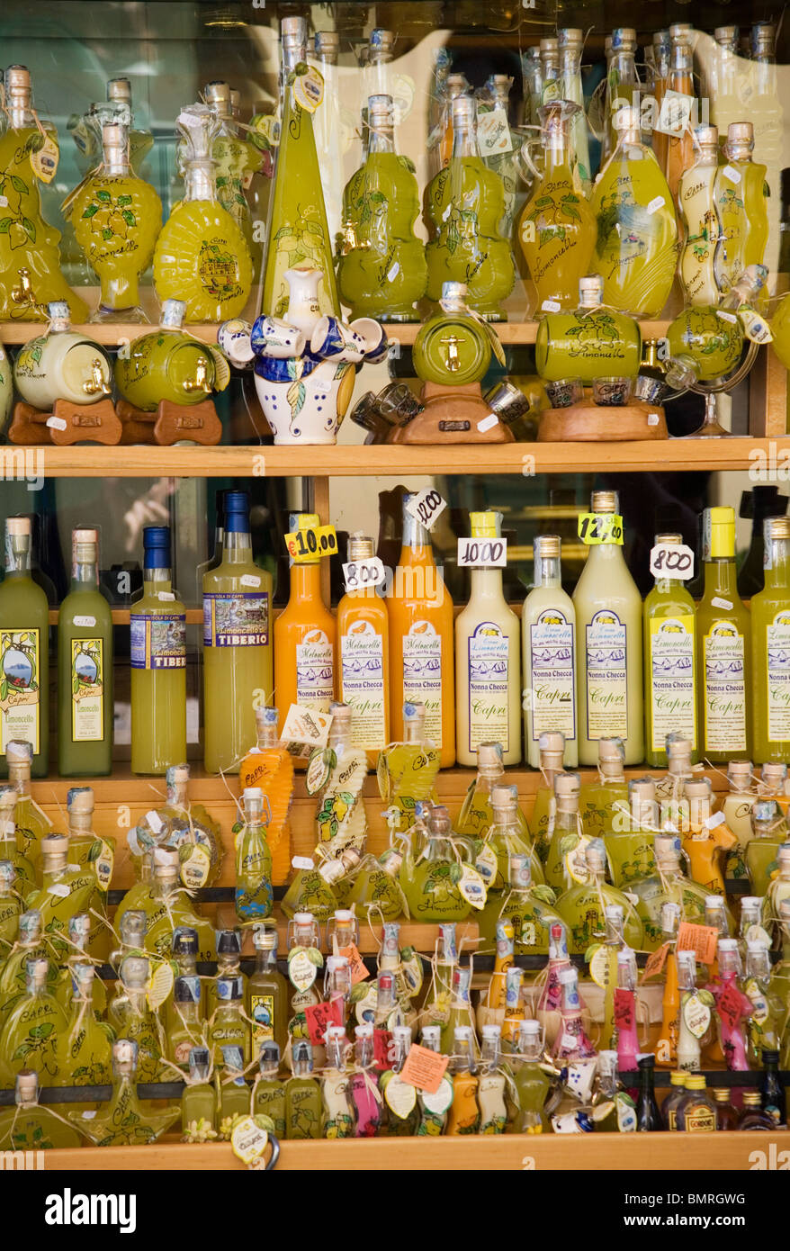 Bouteilles de Limoncello, Capri, Italie Banque D'Images