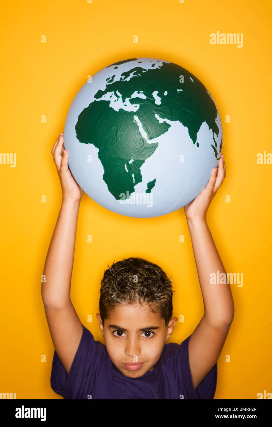 A Boy Holding A Globe Banque D'Images