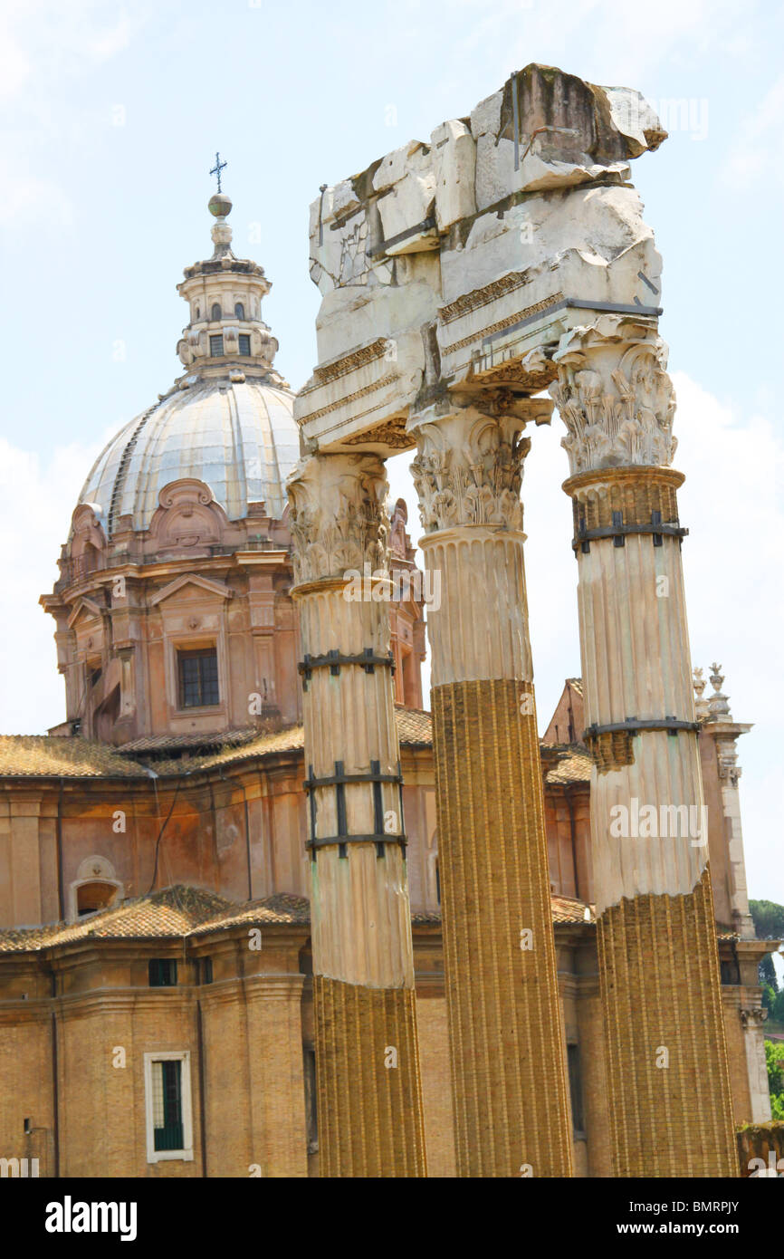 D'anciennes ruines à proximité du Colisée, Rome Banque D'Images