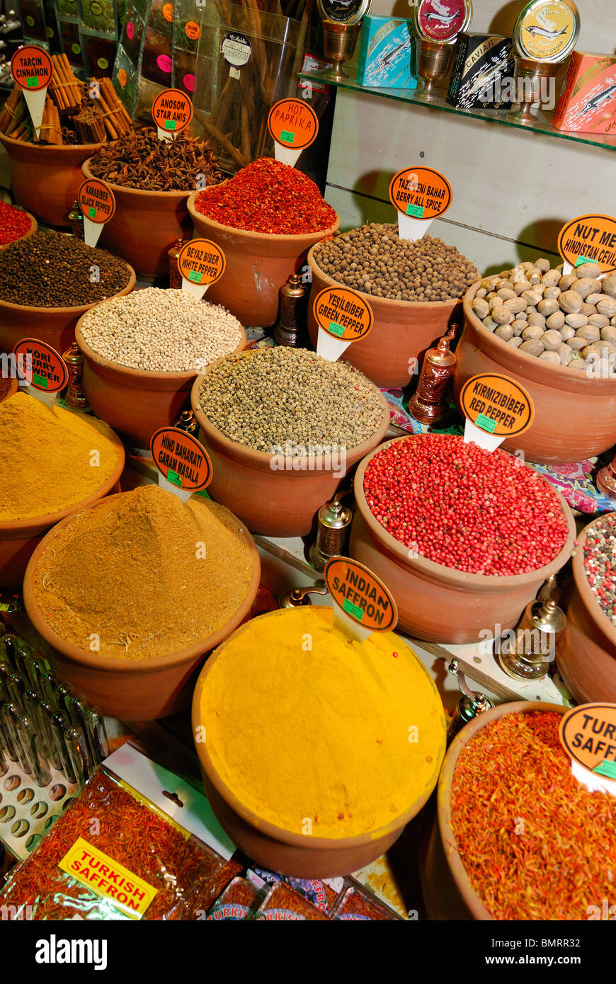 Istanbul. La Turquie. Affichage des épices au marché aux épices aka bazar égyptien. Banque D'Images