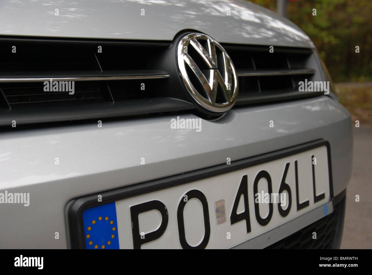 Volkswagen Polo 1.6 TDI - 2009 - ma voiture de ville compacte allemande - détails (calandre avant, logo, l'insigne VW) Banque D'Images