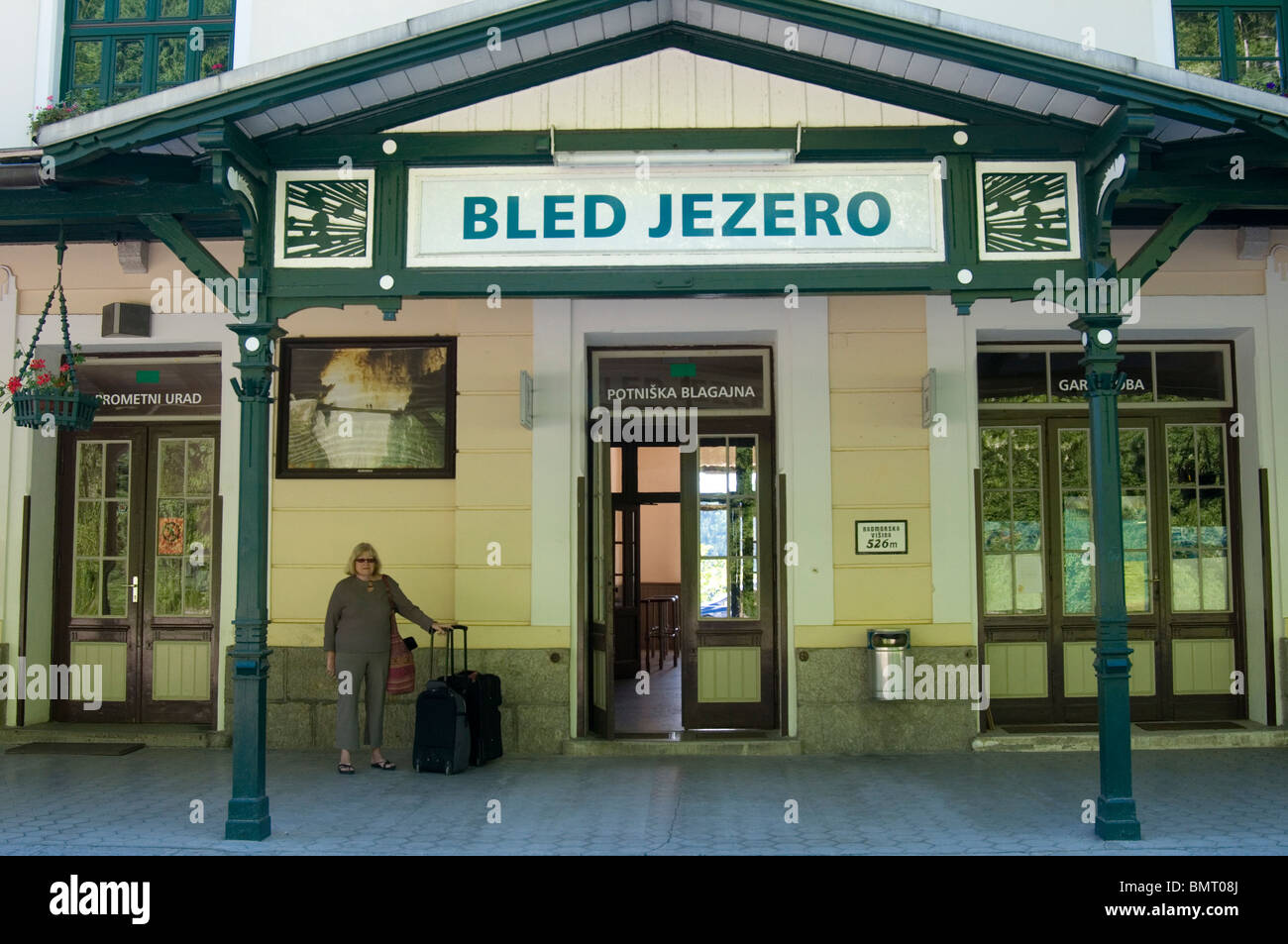 En attendant le train près de Bled, Slovénie Banque D'Images