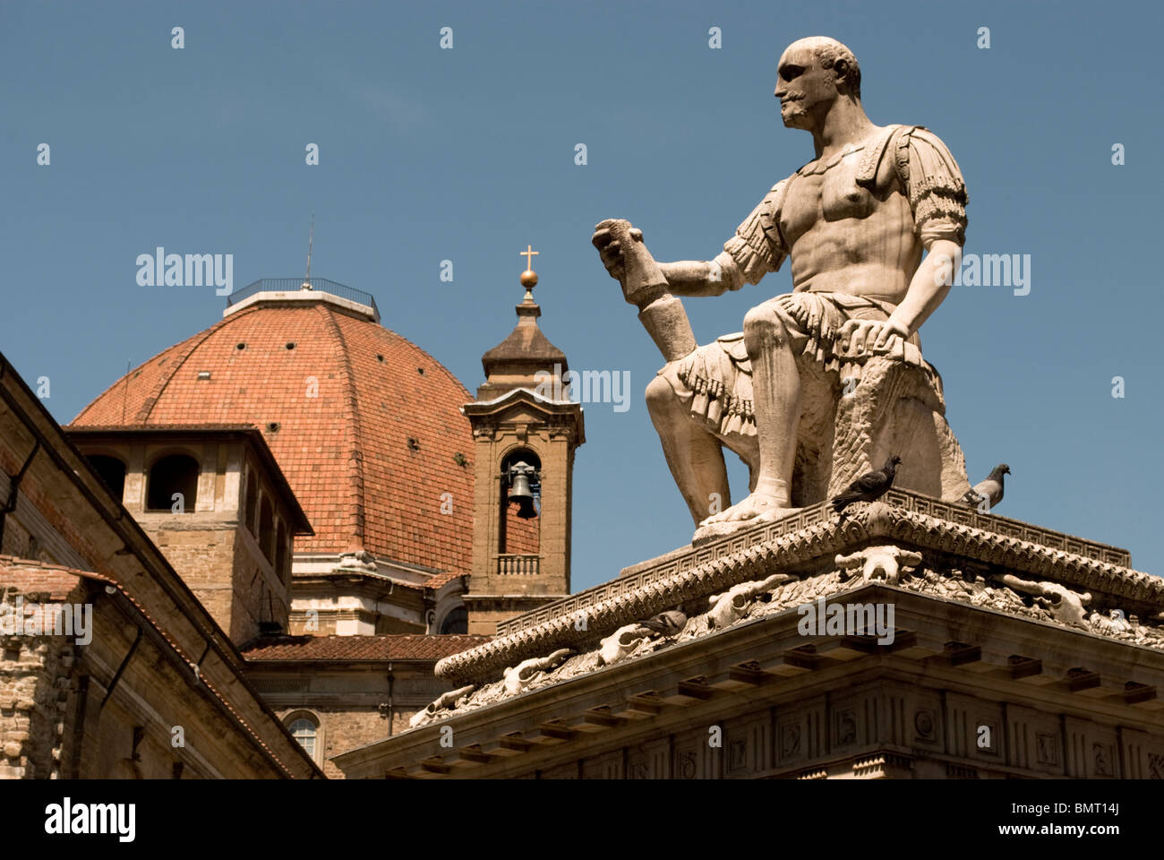 Basilique San Lorenzo, Florence. Statue de Jean de Médicis (Giovanni delle Bande Nere) par l'avant en Bandinelli Banque D'Images